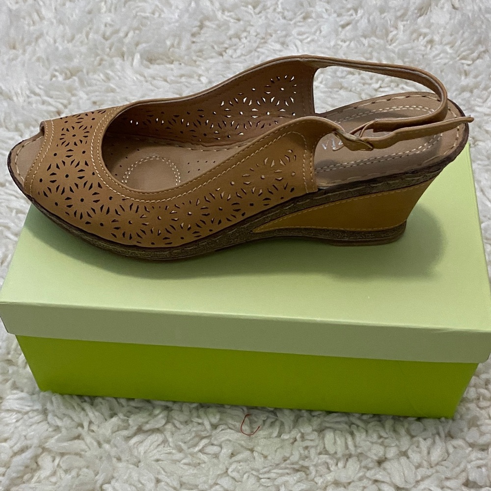 Patrizia Womens Sz 9.5 - sz 10 M Ginny Tan Cutout Wedge open toe sandals NIB ¥ - Picture 6 of 15